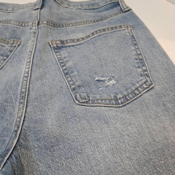 Universal Thread 90s High Rise Slim Distressed Jeans - Picture 4 of 7
